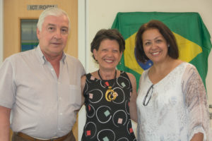 Cônsul-geral Maria de Lujan com seu marido e a Diretora Geral do Breacc Carla Silveira